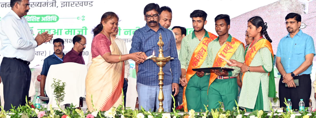 80 उत्कृष्ट विद्यालयों के राज्य स्तरीय शुभारंभ समारोह में सम्मिलित हुए मुख्यमंत्री श्री हेमन्त सोरेन।