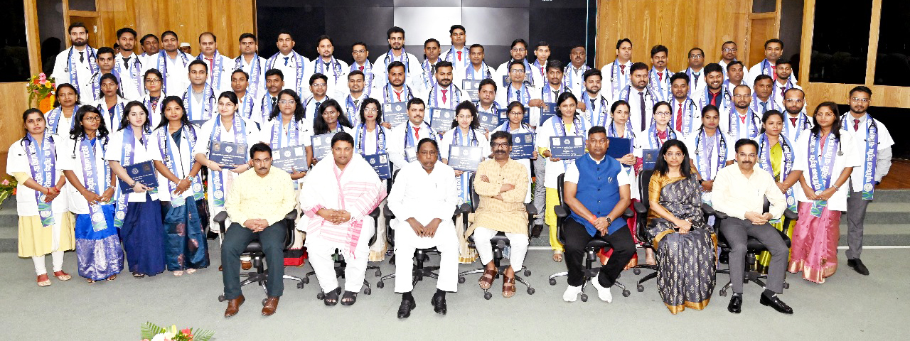 मुख्यमंत्री श्री हेमन्त सोरेन ने नवनियुक्त 66 पशु चिकित्सकों को  सौंपा नियुक्ति पत्र,  कहा आप अपनी दायित्वों को पूरी निष्ठा के साथ निभाएं, सरकार आपके साथ हमेशा खड़ी रहेगी |