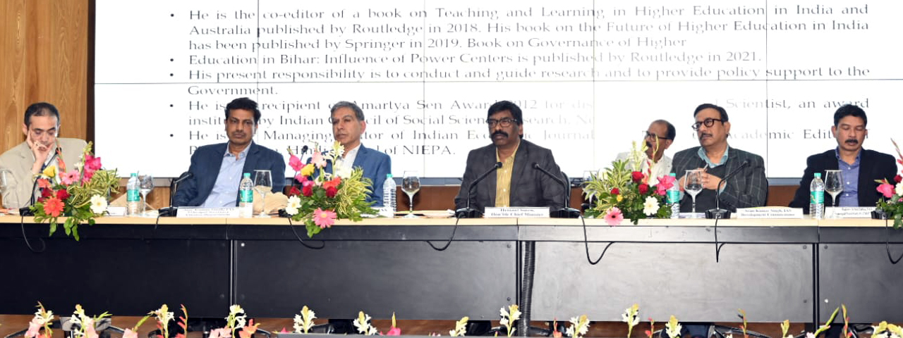 मुख्यमंत्री श्री हेमन्त सोरेन की अध्यक्षता में वित्त विभाग द्वारा आयोजित बजट-पूर्व गोष्ठी 2023-24 संपन्न हुई।