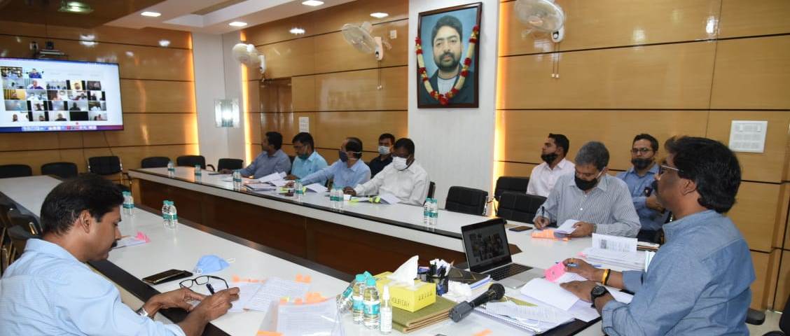 मुख्यमंत्री  श्री हेमन्त सोरेन की अध्यक्षता में आयोजित ऑनलाइन कार्यक्रम में  केंद्रीय सड़क, परिवहन एवं राजमार्ग मंत्री श्री नितिन गडकरी ने 7 सड़कों का उद्घाटन और  14 सड़कों का  शिलान्यास किया 