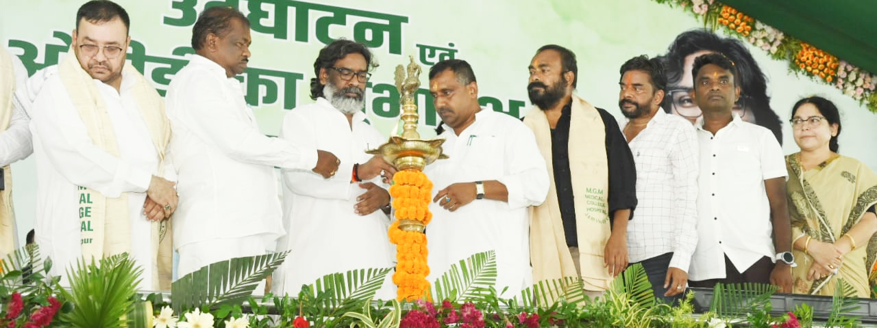  नवनिर्मित भवन का उद्घाटन एवं ओपीडी का शुभारंभ कार्यक्रम में सम्मिलित हुए मुख्यमंत्री श्री हेमन्त सोरेन, बाबा तिलका मांझी मैदान, मानगो, जमशेदपुर