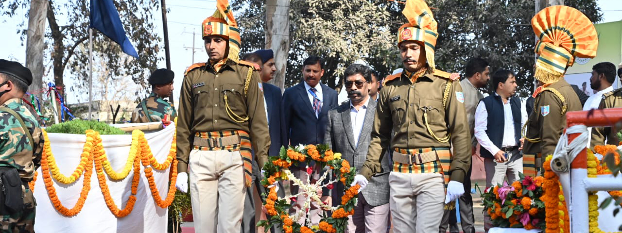 मुख्यमंत्री श्री हेमन्त सोरेन आईआरबी -8 और एसआईआरबी -1 और 2 के पारण परेड समारोह में सम्मिलित हुए |