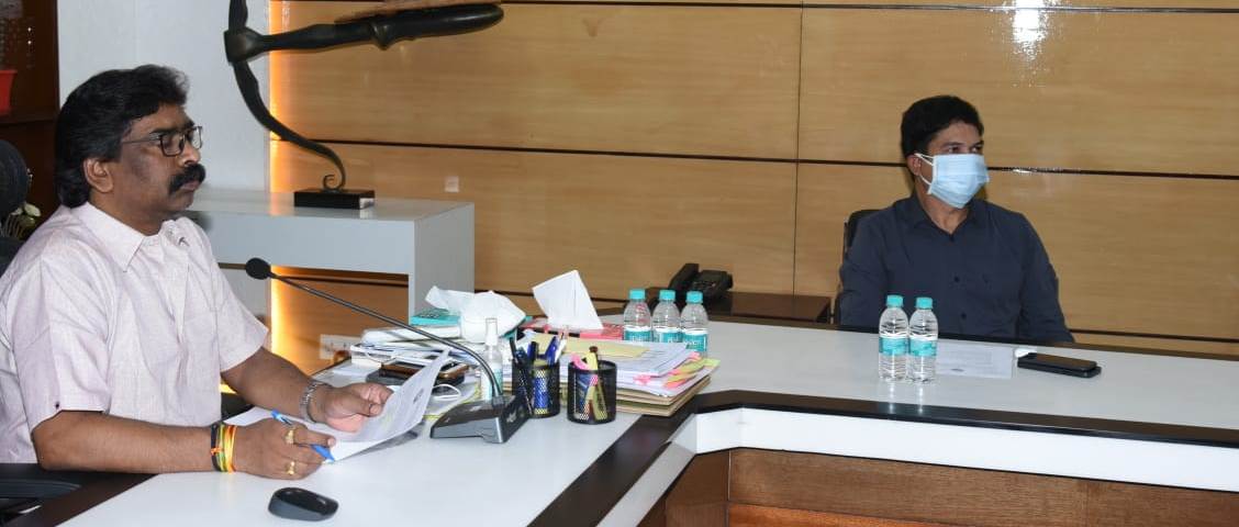 मुख्यमंत्री श्री हेमन्त सोरेन ने आज रांची स्थित राजेंद्र आर्युविज्ञान संस्थान (रिम्स) में 528 बेड वाले अस्थायी कोविड अस्पताल का ऑनलाइन उद्घाटन किया 