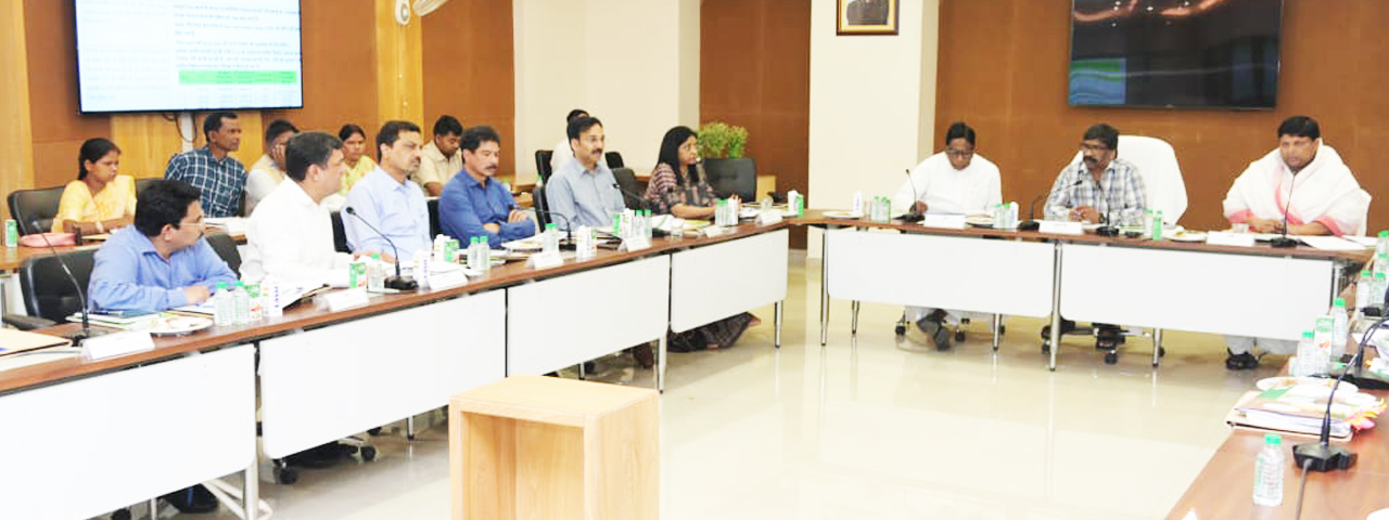 मुख्यमंत्री श्री हेमन्त सोरेन की अध्यक्षता में झारखंड राज्य ग्रामीण रोजगार गारंटी परिषद की हुई अहम बैठक, दिए कई अहम निर्देश |