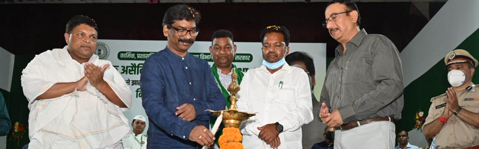 मुख्यमंत्री श्री हेमन्त सोरेन  ने  जेपीएससी की सातवीं से दसवीं संयुक्त सिविल सेवा परीक्षा में चयनित  252 अभ्यर्थियों को सौंपा नियुक्ति पत्र | 