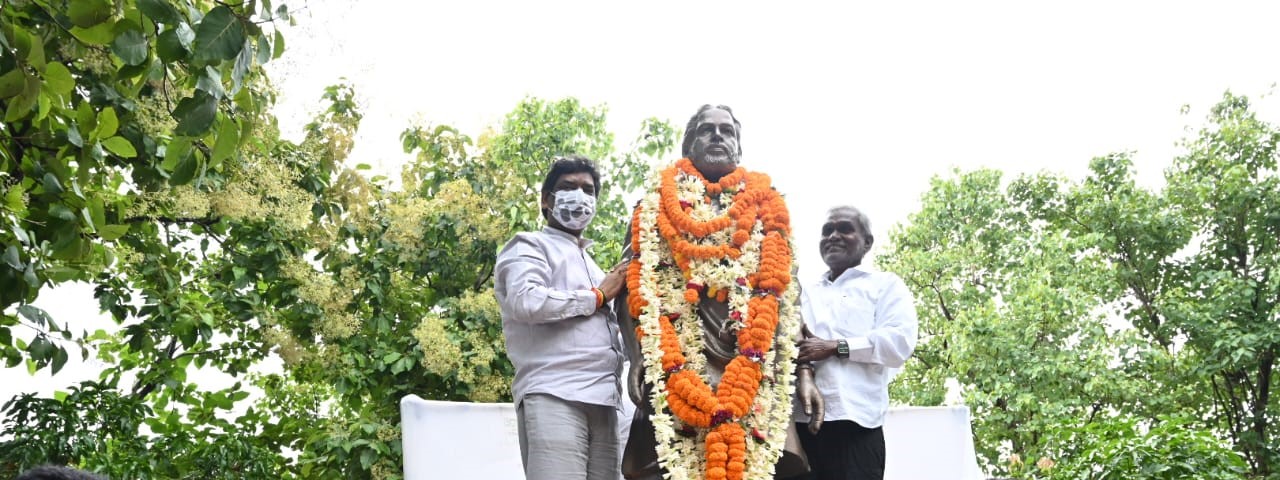 वीर शहीद निर्मल महतो के 35वें शहादत दिवस पर जमशेदपुर में आयोजित सभा को मुख्यमंत्री ने किया संबोधित |