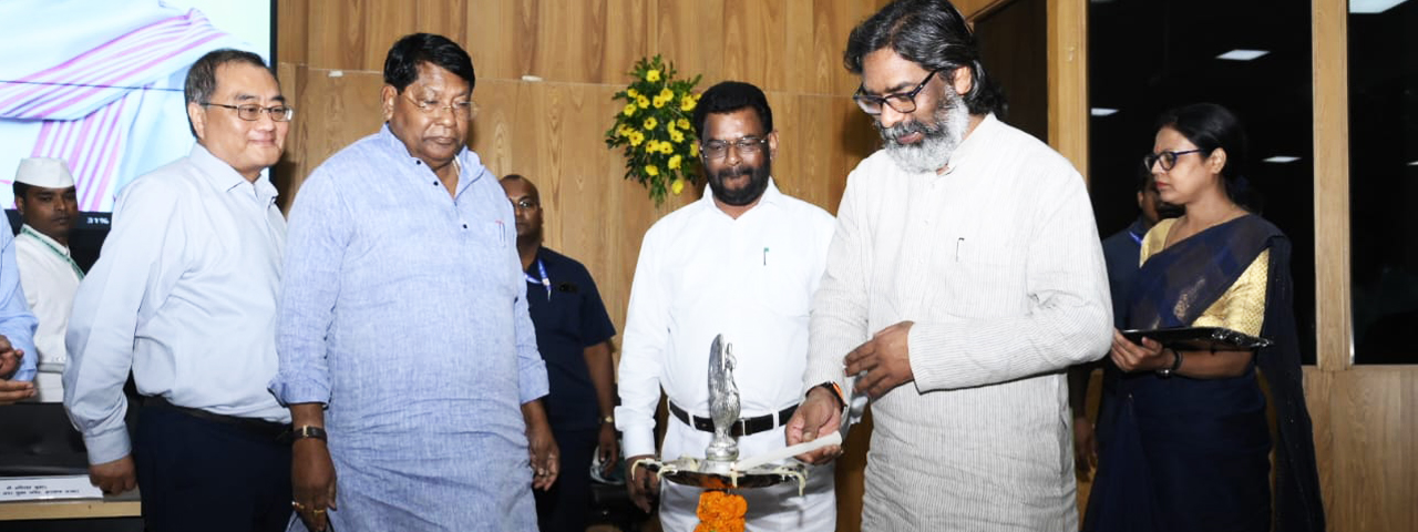 मुख्यमंत्री श्री हेमन्त सोरेन ने  झारखंड शिक्षा परियोजना परिषद में 70 और झारखंड भवन, नई दिल्ली तथा मंत्रिमंडल सचिवालय एवं निगरानी विभाग में 6 नवनियुक्तों को सौंपा नियुक्ति पत्र