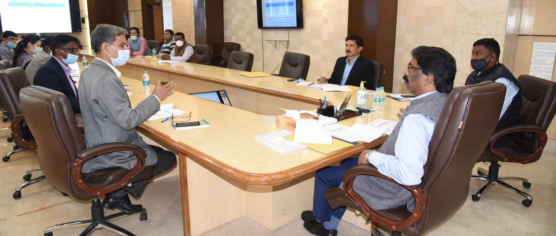 मुख्यमंत्री श्री हेमन्त सोरेन ने श्रम, नियोजन, प्रशिक्षण एवं कौशल विकास विभाग के कार्यों की समीक्षा की