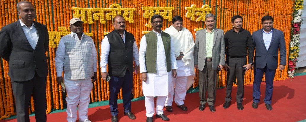 मुख्यमंत्री श्री हेमन्त सोरेन ने पलामू एवं गढ़वा जिले में संचालित विकास कार्यों और योजनाओं के प्रगति की समीक्षा की |