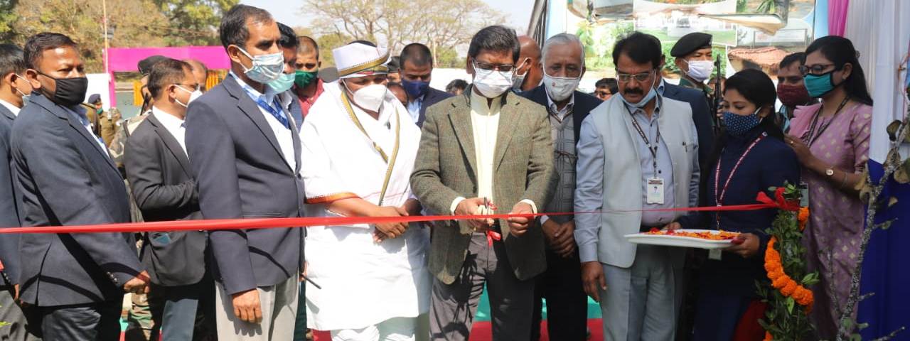 मुख्यमंत्री श्री हेमन्त सोरेन आज भारतीय प्राकृतिक राल एवं  गोंद संस्थान, नामकुम में आयोजित किसान मेला- सह- कृषि प्रौद्योगिकी प्रदर्शनी में शामिल हुए । 