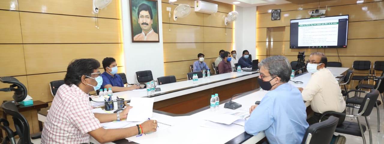 मुख्यमंत्री श्री हेमन्त सोरेन ने दक्षिणी छोटानागपुर तथा कोल्हान प्रमंडल के सांसदों और विधायकों के साथ कोविड-19 को लेकर वीडियो कांफ्रेंसिंग के माध्यम से किया विचार-विमर्श, मिले कई अहम सुझाव 