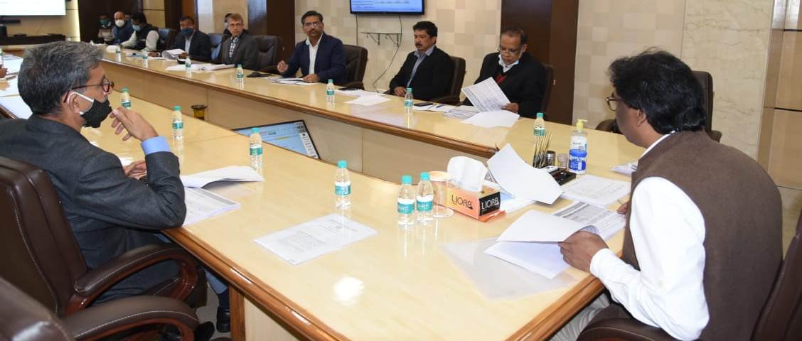 मुख्यमंत्री श्री हेमन्त सोरेन ने सूचना प्रौद्योगिकी एवं ई-गवर्नेंस विभाग की समीक्षा बैठक की,  सूचना प्रौद्योगिकी आधारित सेवाओं, योजनाओं और कार्यक्रमों की ली अद्यतन जानकारी 