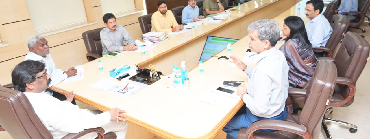 मुख्यमंत्री श्री हेमन्त सोरेन  ने अनुसूचित जनजाति अनुसूचित जाति अल्पसंख्यक एवं पिछड़ा वर्ग कल्याण विभाग द्वारा संचालित योजनाओं की समीक्षा की |