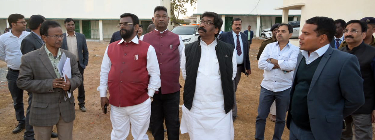 मुख्यमंत्री श्री हेमन्त सोरेन जिला भ्रमण कार्यक्रम के तहत पहुंचे लातेहार , लोगों ने किया जोरदार स्वागत |