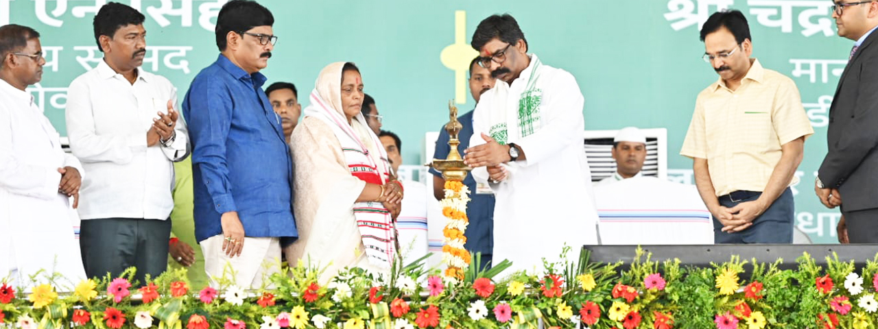 मुख्यमंत्री श्री हेमन्त सोरेन ने  बोकारो को 17097.82 लाख रुपए की लागत वाली  70 योजनाओं की दी सौगात |