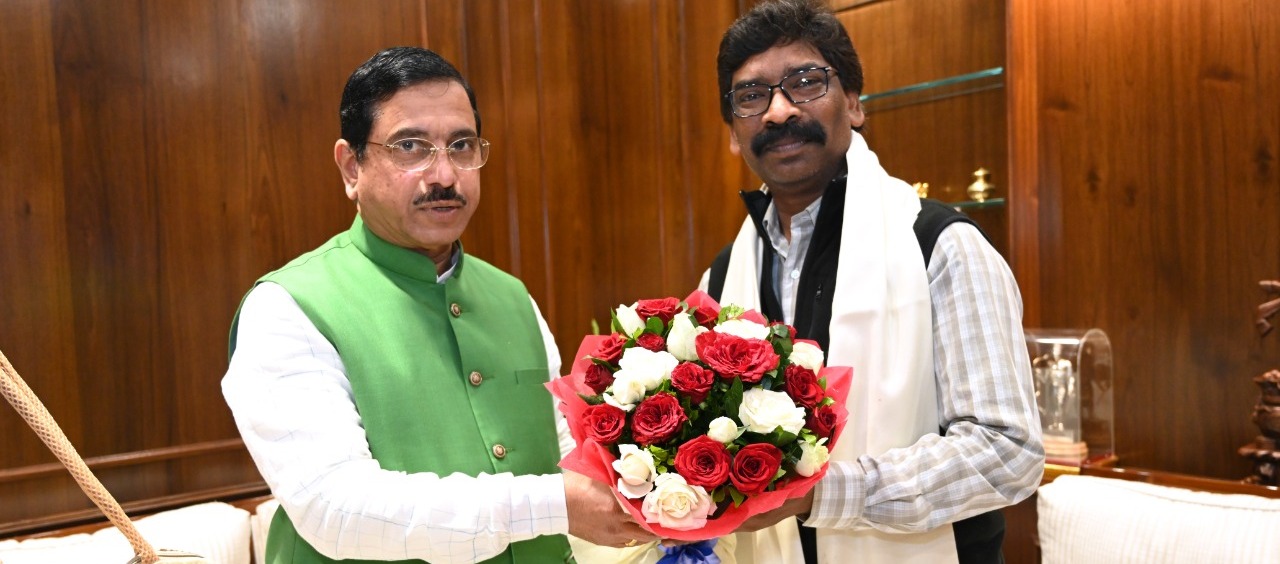 मुख्यमंत्री श्री हेमन्त सोरेन और केंद्रीय कोयला मंत्री श्री प्रह्लाद जोशी के बीच झारखंड में अवस्थित कोल माइंस से जुड़े विभिन्न मुद्दों पर हुई उच्च स्तरीय बैठक 