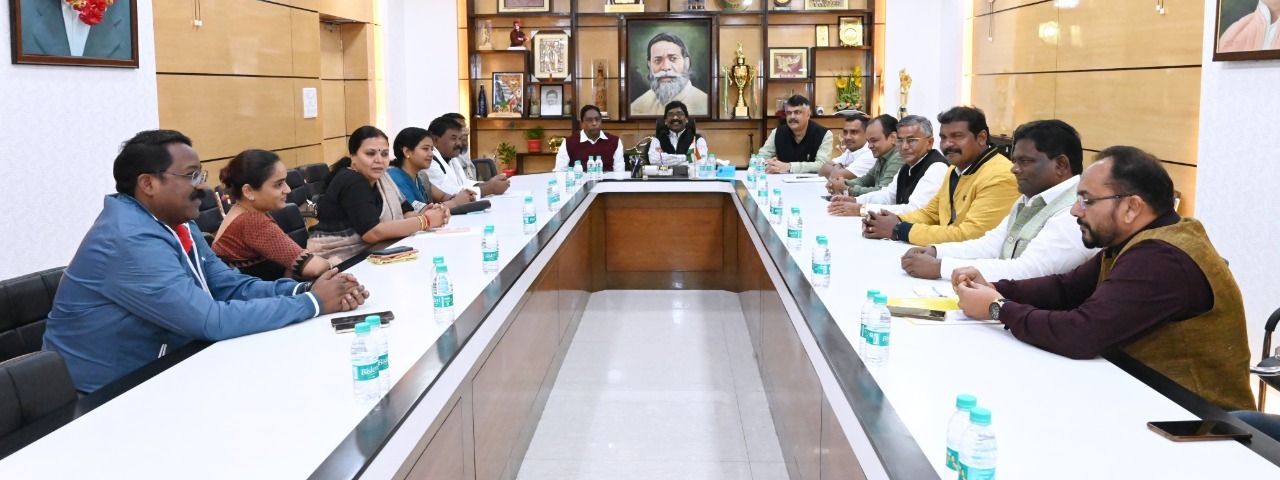 मुख्यमंत्री श्री हेमन्त सोरेन  से आज कांग्रेस के प्रतिनिधिमंडल ने मुलाकात की, प्रतिनिधिमंडल में मंत्रीगण , प्रदेश अध्यक्ष और विधायक शामिल थे 