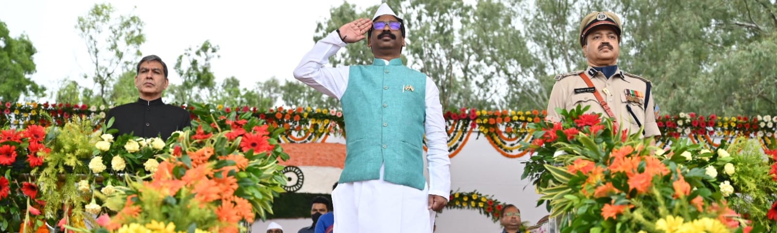 स्वतंत्रता दिवस के अवसर पर माननीय मुख्यमंत्री श्री हेमन्त सोरेन ने पुलिस पदाधिकारियों तथा पुलिसकर्मियों को सम्मानित किया