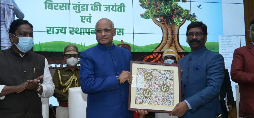 मुख्यमंत्री श्री हेमन्त सोरेन ने झारखंड राज्य स्थापना दिवस पर आयोजित मुख्य समारोह में राज्यवासियों को दी कई सौगातें