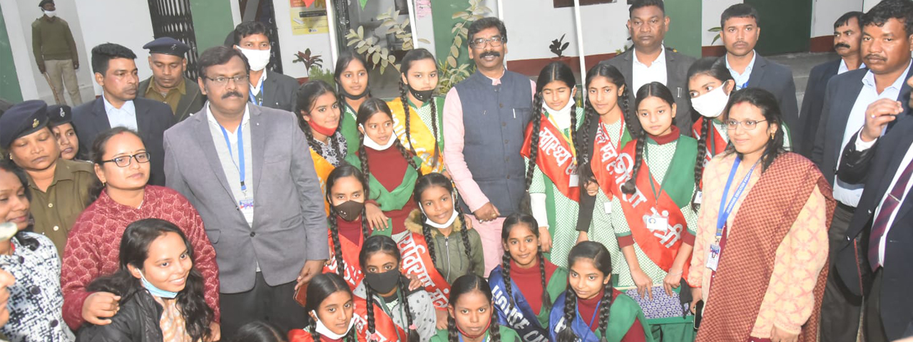 मुख्यमंत्री श्री हेमन्त सोरेन जिला भ्रमण कार्यक्रम के तहत पहुंचे कोडरमा, कहा- अभ्रक व्यवसाय को पुनर्जीवित किया जाएगा 