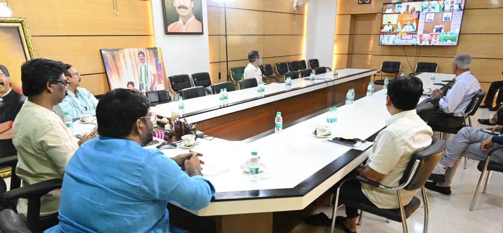 "हर घर झंडा" कार्यक्रम के संबंध में केंद्रीय गृह मंत्री श्री अमित शाह ने किया  सभी राज्यों के मुख्यमंत्री के साथ वीडियो कांफ्रेंसिंग के माध्यम से बैठक।