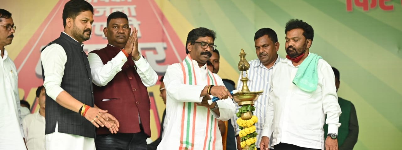 बोकारो में आपकी योजना-आपकी सरकार-आपके द्वार अभियान के तहत विभिन्न लोक-कल्याणकारी योजनाओं का उद्घाटन, शिलान्यास एवं परिसंपत्तियों का वितरण कार्यक्रम |