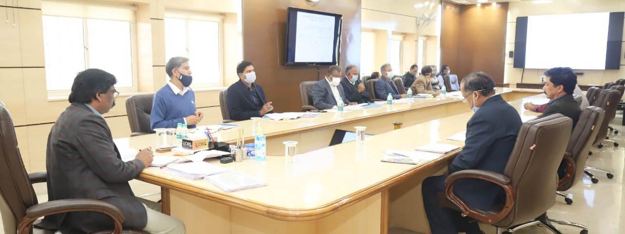 मुख्यमंत्री श्री हेमन्त सोरेन ने झारखंड मंत्रालय में पथ निर्माण विभाग की समीक्षा बैठक की