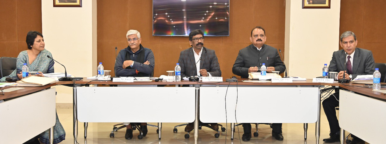 मुख्यमंत्री श्री हेमन्त सोरेन की अध्यक्षता में राज्य में संचालित जल जीवन मिशन (हर घर नल-जल योजना) एवं स्वच्छ भारत मिशन ग्रामीण के कार्य प्रगति की समीक्षा बैठक संपन्न हुई।