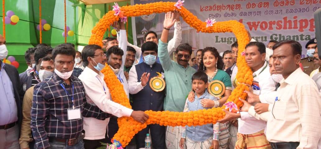 मुख्यमंत्री श्री हेमन्त सोरेन लुगुबुरु घांटाबाड़ी धोरोमगाढ़ में आयोजित 21वें अंतरराष्ट्रीय संताल सरना धर्म महासम्मेलन में शामिल हुए