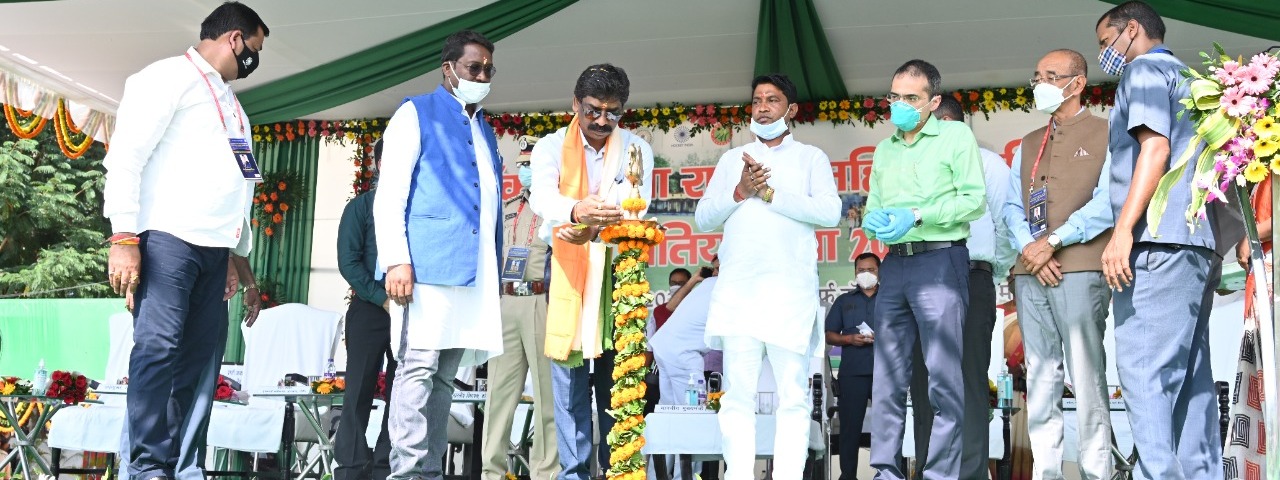 मुख्यमंत्री श्री हेमन्त सोरेन ने सिमडेगा में 11वीं राष्ट्रीय महिला जूनियर हॉकी प्रतियोगिता 2021 का शुभारंभ एवं अंतरराष्ट्रीय हॉकी स्टेडियम का शिलान्यास किया