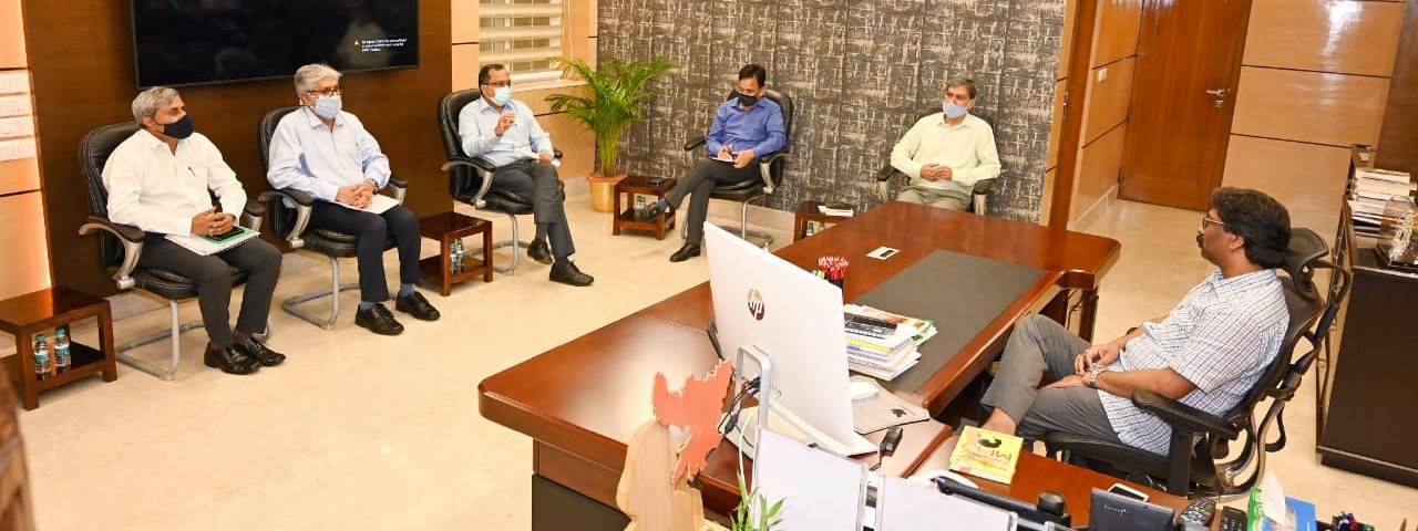 मुख्यमंत्री श्री हेमन्त सोरेन से झारखंड मंत्रालय में आज कोल इंडिया लिमिटेड के अध्यक्ष श्री प्रमोद अग्रवाल ने मुलाकात की। 