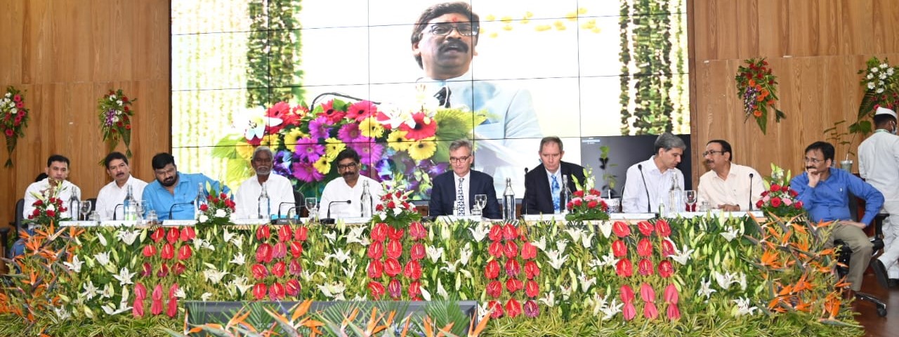 मुख्यमंत्री श्री हेमन्त सोरेन एवं Mr. Alex Ellis, ब्रिटिश हाई कमिश्नर की मौजूदगी में  MoU संपन्न हुआ।