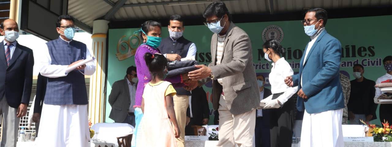 संत जेवियर स्कूल डोरंडा में "मिशन वन मिलियन स्माइल्स" द्वारा आयोजित कंबल वितरण कार्यक्रम में सम्मिलित हुए मुख्यमंत्री श्री हेमन्त सोरेन।