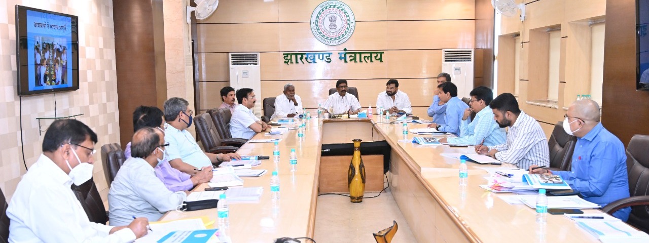 मुख्यमंत्री श्री हेमन्त सोरेन ने अनुसूचित जनजाति, अनुसूचित जाति अल्पसंख्यक एवं पिछड़ा वर्ग कल्याण विभाग के वित्तीय वर्ष 2021-22 की प्रगति, 2022-23 की योजना की समीक्षा की |