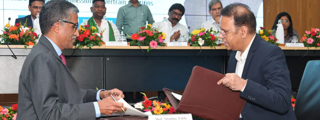 माननीय मुख्यमंत्री की गरिमामयी उपस्थिति में हाइड्रोजन इंजन निर्माण से संबंधित MOU पर हस्ताक्षर