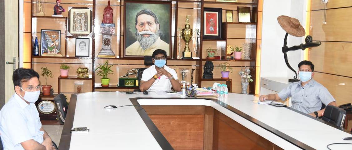 मुख्यमंत्री श्री हेमन्त सोरेन ने  लिंडे इंडिया लिमिटेड के 4 लिक्विड मेडिकल ऑक्सीजन टैंकर को ऑनलाइन फ्लैगऑफ कर जमशेदपुर से दिल्ली के लिए रवाना किया।