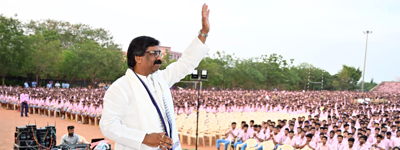 उड़ीसा में 30 हजार से ज्यादा आदिवासी बच्चे- बच्चियों से मिले मुख्यमंत्री श्री हेमन्त सोरेन |