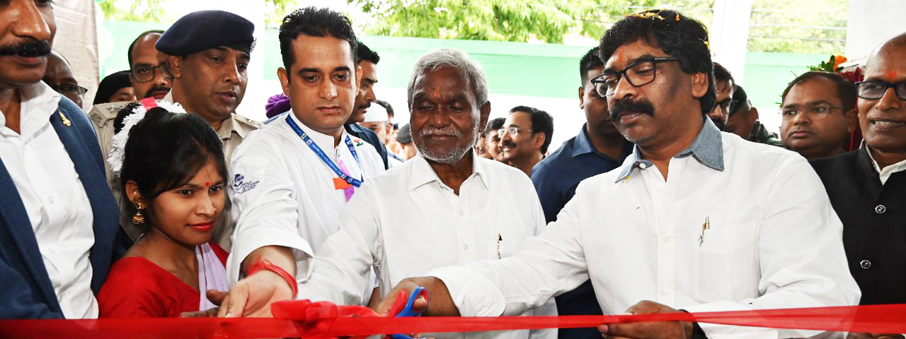 मुख्यमंत्री श्री हेमन्त सोरेन ने प्रेझा फाउंडेशन द्वारा संचालित आईटीआई कौशल कॉलेज / नर्सिंग एवं कल्याण गुरुकुल के 500 विद्यार्थियों को सौंपा नियुक्ति पत्र |