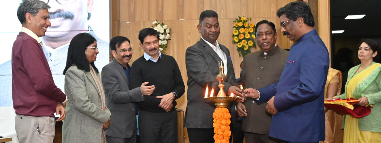 वर्तमान राज्य सरकार के 3 वर्ष पूर्ण होने के अवसर पर झारखंड के किसान, बेटियां, प्री-मैट्रिक छात्र-छात्राओं सहित हर वर्ग के जरूरतमंदों को मिला योजनाओं का लाभ।