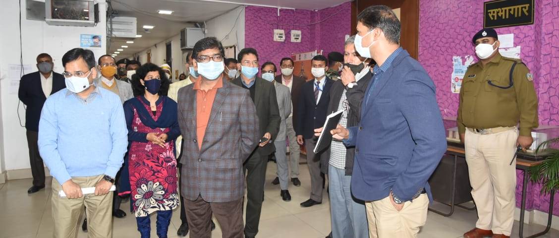 मुख्यमंत्री श्री हेमन्त सोरेन ने एफएफपी बिल्डिंग में स्थित ग्रामीण विकास विभाग, पर्यटन, कला संस्कृति , खेलकूद एवं युवा कार्य विभाग तथा  परिवहन विभाग का किया निरीक्षण 