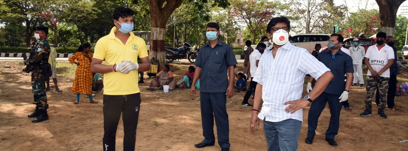 मुख्यमंत्री ने गरीबों को दिए जा रहे भोजन का लिया जायजा, एनजीओ प्रबंधन को सराहा 