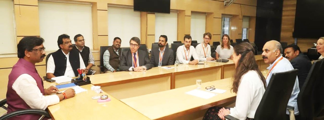 मुख्यमंत्री से मिला रेस्पोंसिबल माइका का प्रतिनिधिमंडल, अभ्रक खनन के क्षेत्र में दिया निवेश का प्रस्ताव 