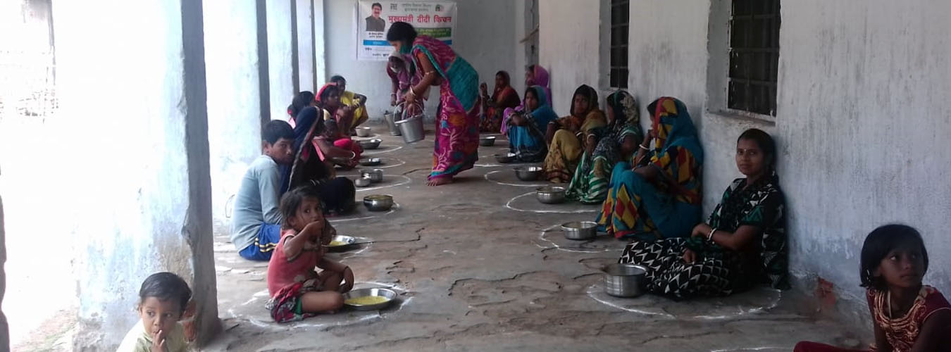 लाखों लोगों को रोज मिल रहा है मुख्यमंत्री दीदी किचन से भोजन 