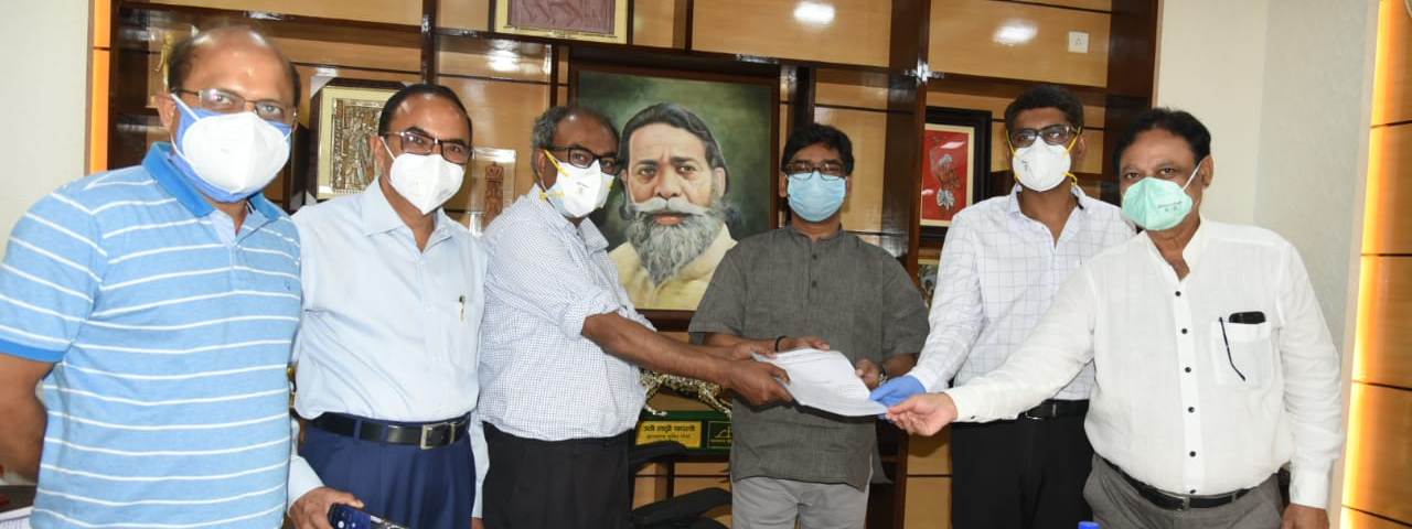 मुख्यमंत्री श्री हेमन्त सोरेन से आज कांके रोड रांची स्थित मुख्यमंत्री आवास में आईएमए झारखंड रांची, एएचपीआई झारखंड एवं झासा के संयुक्त प्रतिनिधिमंडल ने मुलाकात की