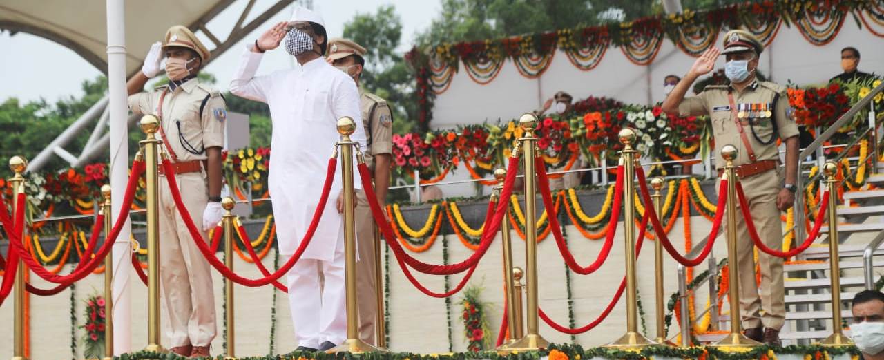 इस महापर्व पर देश की आजादी के लिए अपना अमूल्य योगदान देने वाले सभी स्वतंत्रता सेनानियों को कोटि-कोटि नमन-- मुख्यमंत्री 