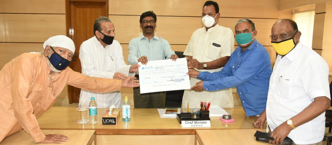 कोरोना महामारी से बचाव और रोकथाम को लेकर झारखंड के पूर्व विधायकों ने   मदद के लिए बढ़ाया हाथ