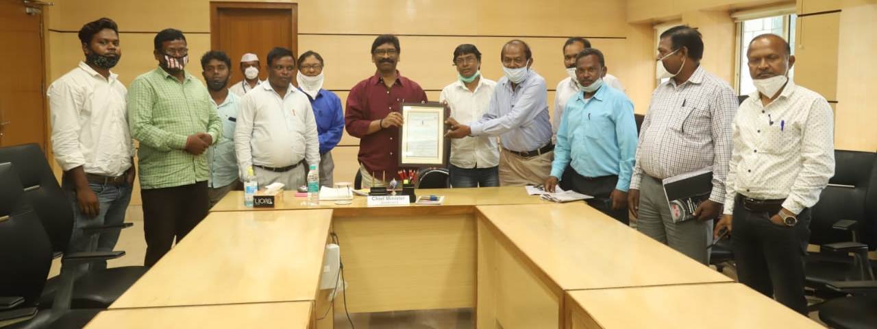 कोरोना संक्रमण के दौर में बेहतर कार्य करने के लिए मुख्यमंत्री श्री हेमन्त सोरेन को उत्कृष्टता का प्रमाण पत्र (सर्टिफिकेट ऑफ एक्ससिलेंस)