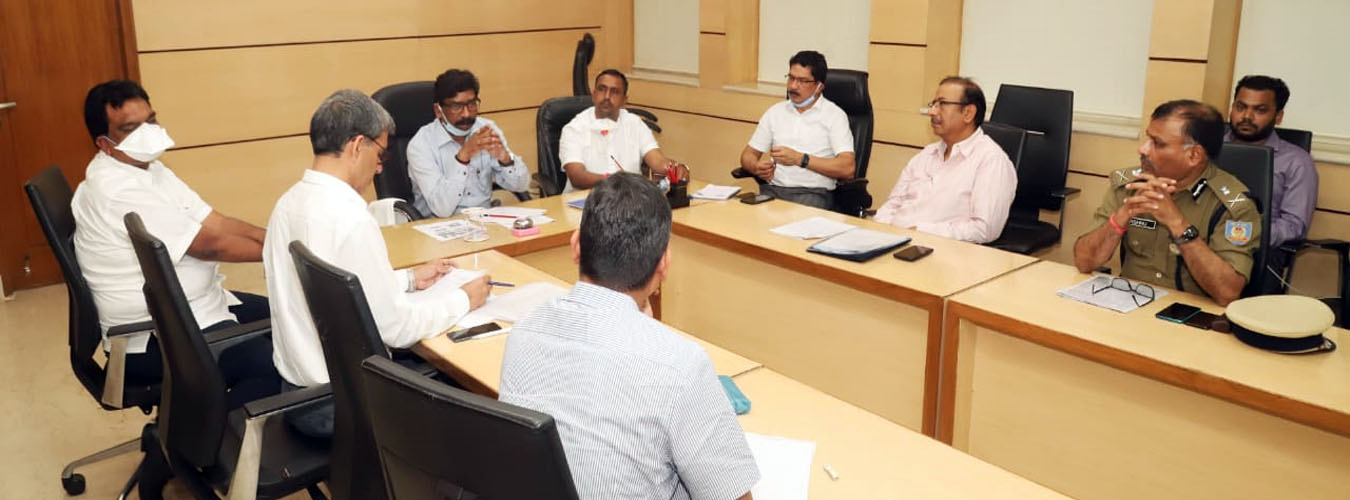 मुख्यमंत्री ने की लॉकडाउन में दी जा रही सुविधाओं की समीक्षा की, राशन-पेंशन भुगतान में तेजी लाने के निर्देश 