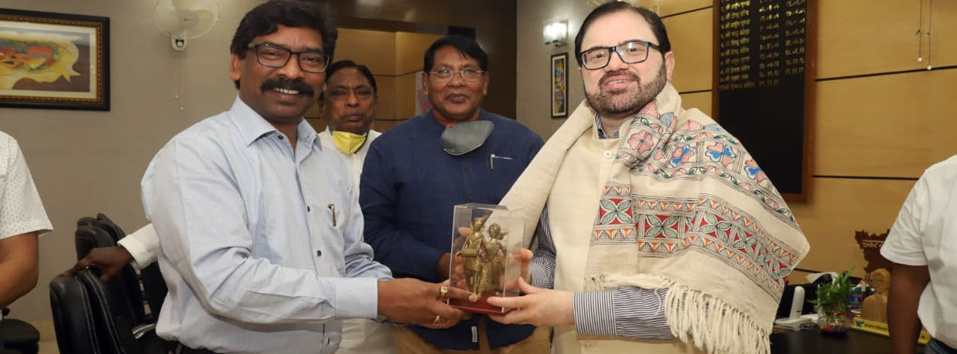 सेवानिवृत हुए मुख्य सचिव डॉ डी के तिवारी को मुख्यमंत्री श्री हेमन्त सोरेन ने किया सम्मानित