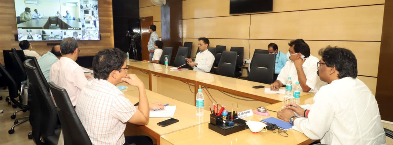 मुख्यमंत्री ने जन प्रतिनिधियों से समन्वय स्थापित कर कोरोना की लड़ाई लड़ने का किया आह्वान